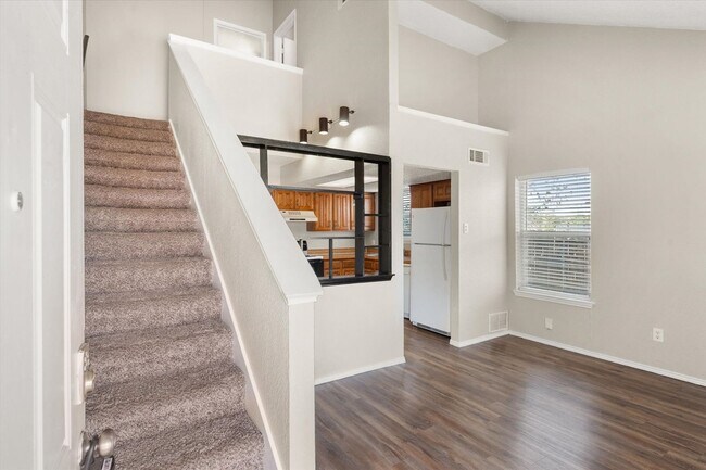 Foto del edificio - 311 Kings Way Dr