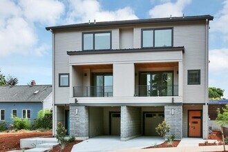 Building Photo - 5727 SE 18th Ave