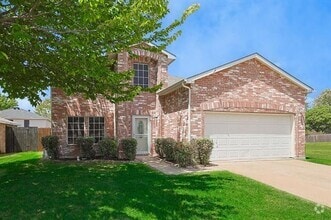 Building Photo - 8320 Seven Oaks Ln