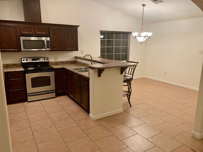 Foto del edificio - San Luis AZ Home with Large Fenced Lot - 4 Bedroom 2 Bath