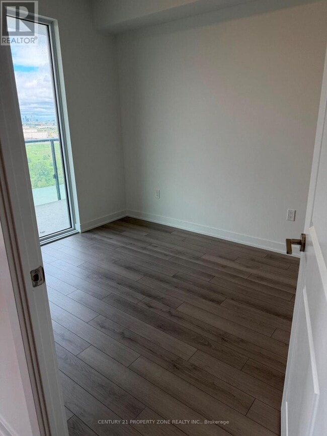 Building Photo - 15 Skyridge Dr