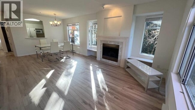 Photo du bâtiment - 8180 Jones Rd