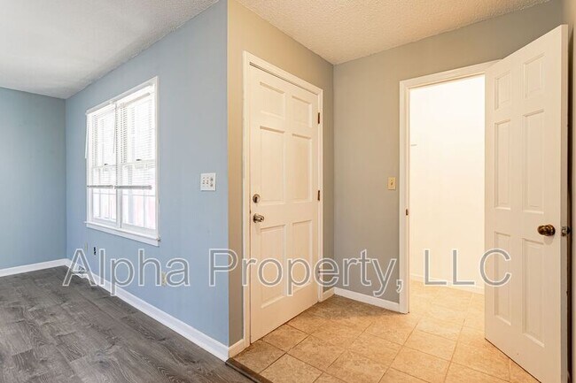 Building Photo - 203 Willow Branch Dr