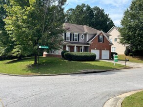 Building Photo - 8801 Lakecrest Way