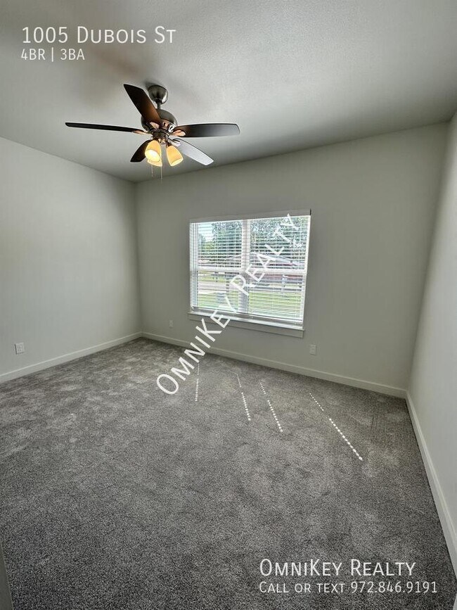 Building Photo - 1005 Dubois St