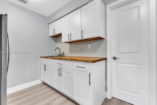 Foto del edificio - 1120 SW 30th St