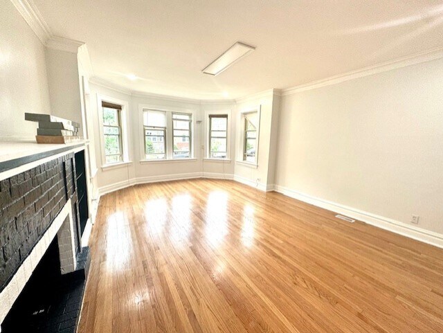 Foto del edificio - 5412 N Kimball Ave