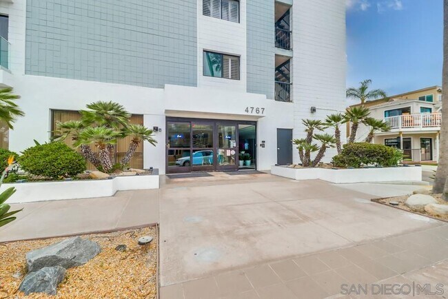 Building Photo - 4767 Ocean Blvd