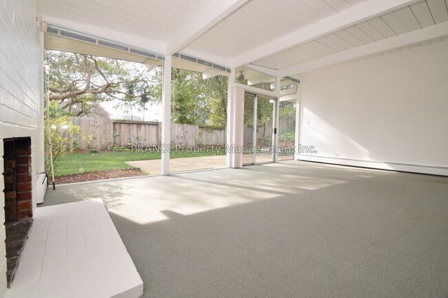 Building Photo - 513 Idylberry Rd