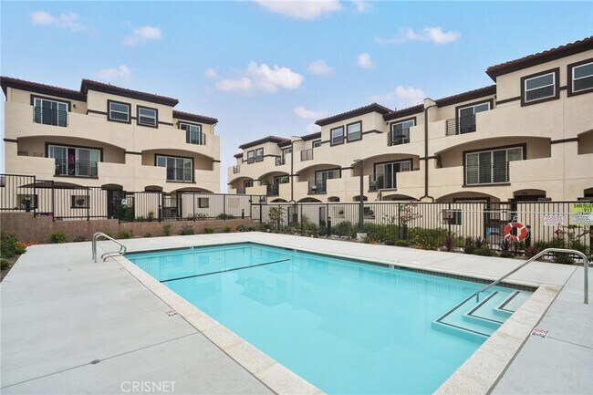 Foto del edificio - 910 Warwick Ave