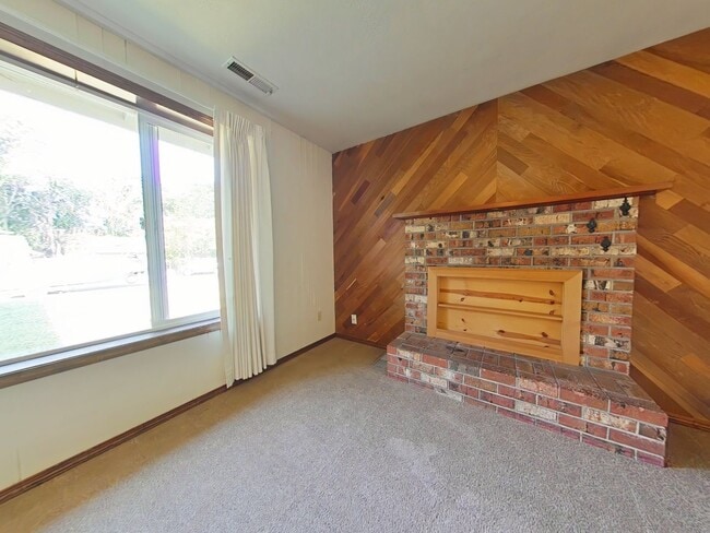 Building Photo - 3 Bedroom House ~ South Corvallis ~ Pet Fr...