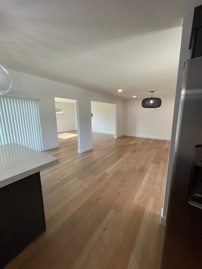 Building Photo - Beautiful Upgraded home and ready to Move ...