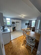 Building Photo - 5603A Rue Eadie