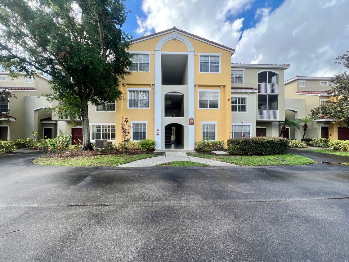 5552 Bentgrass Dr, Sarasota, FL 34235 Condo for Rent in Sarasota, FL