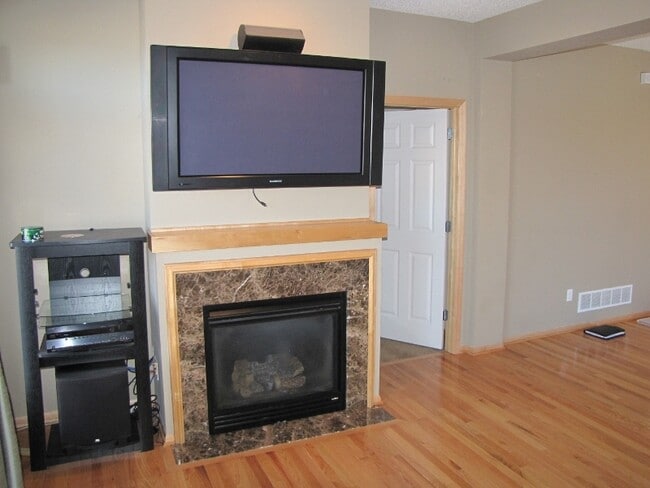 Foto del edificio - 3BR/2.5BA Beautiful END UNIT Townhome in Dancing Waters- Available Now!