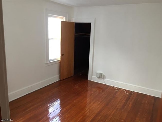 Building Photo - 215 Jacoby St