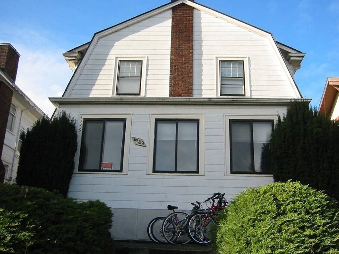 Primary Photo - 4739 19th Ave NE