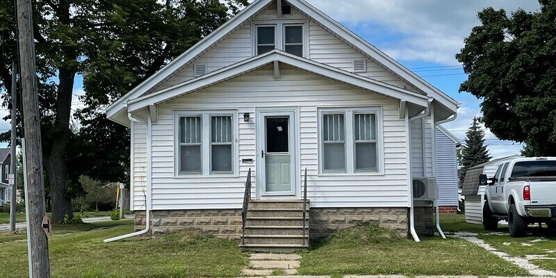 Primary Photo - 202 E 2nd St