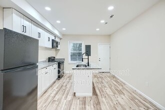 Building Photo - 3028 Chelsea Terrace