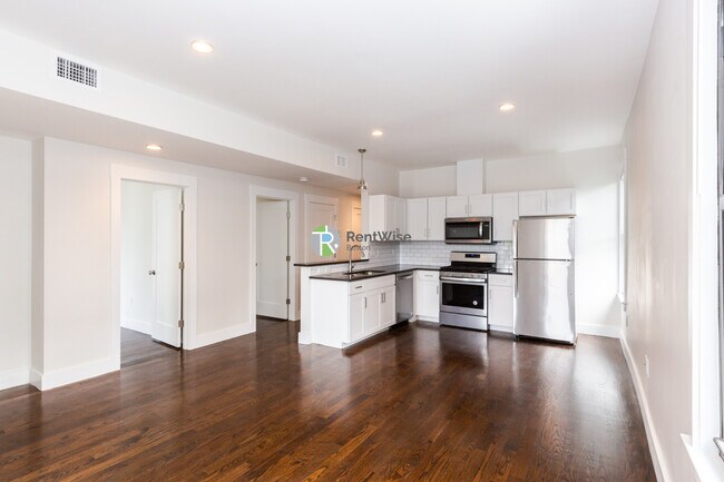 Building Photo - 24 Clary St