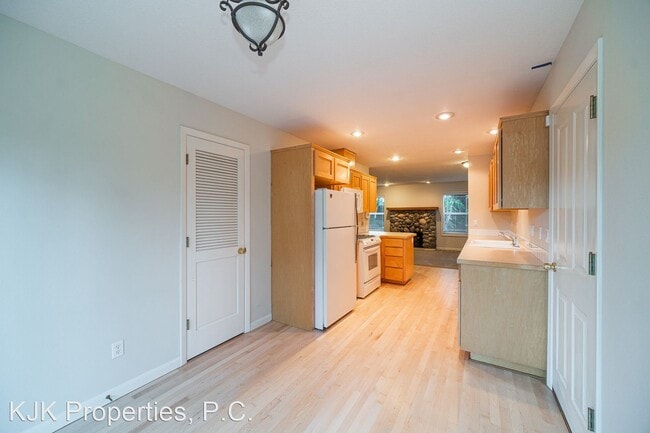 Building Photo - 3 br, 2 bath House - 14900 SE Woodland Way