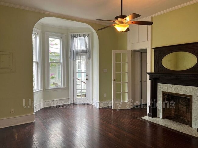 Building Photo - 419 S 3rd St