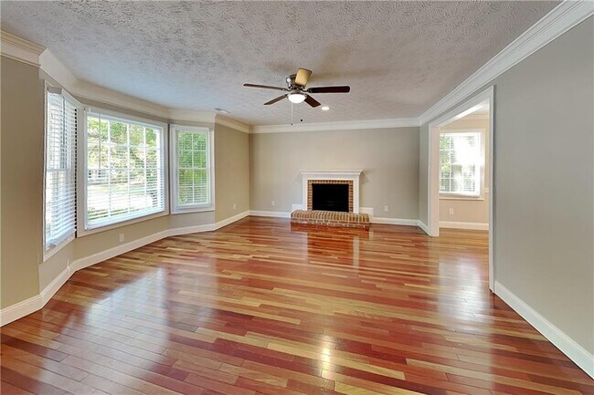 Building Photo - 2406 Southern Oak Dr SW