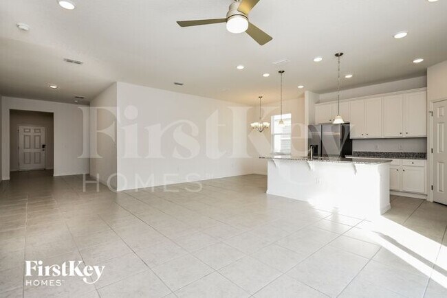 Building Photo - 581 Crown Rose Dr