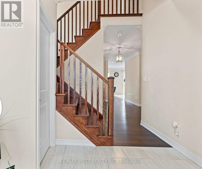 Photo du bâtiment - 67 Robertson Rd