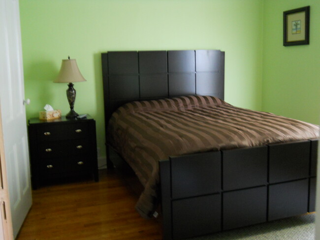 Bedroom - 224 N Saint Louis Blvd
