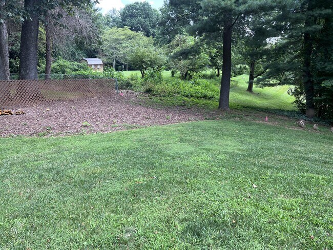 Building Photo - 1600 Colonial Ridge Rd
