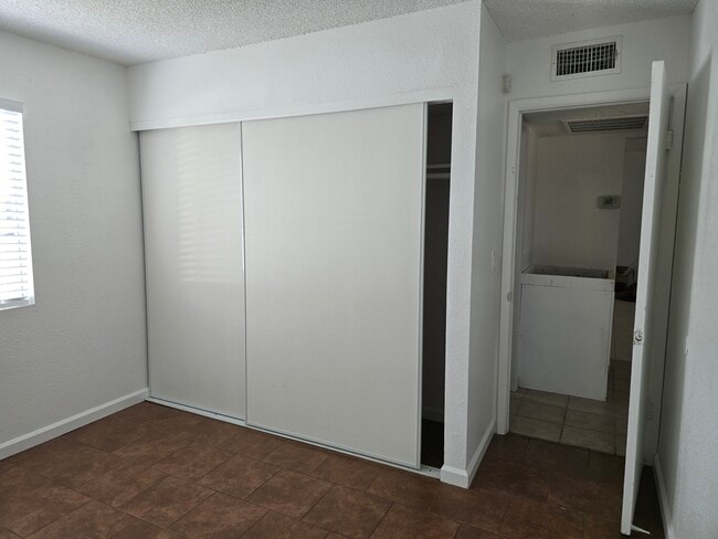 Foto del edificio - 2140 Webster St