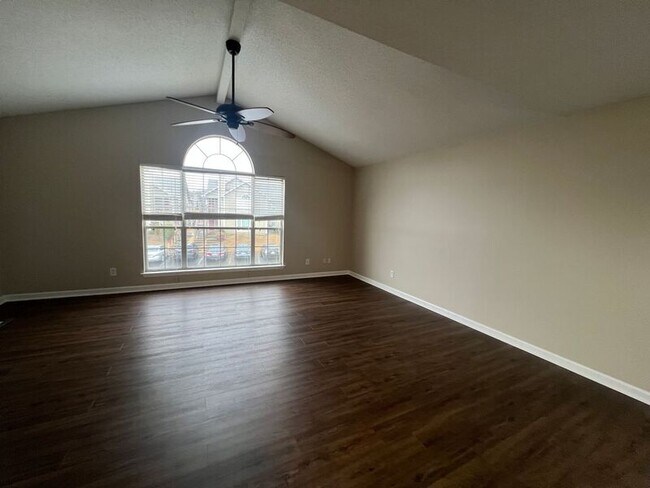 Foto del edificio - 321 Waters Edge Ln