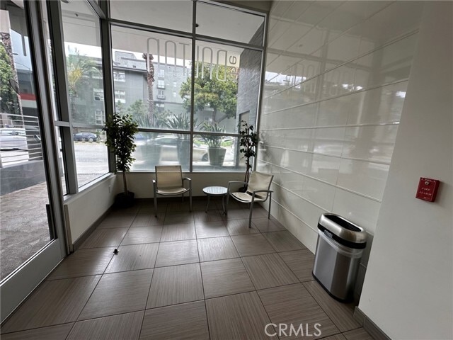 Building Photo - 238 S Arroyo Pkwy