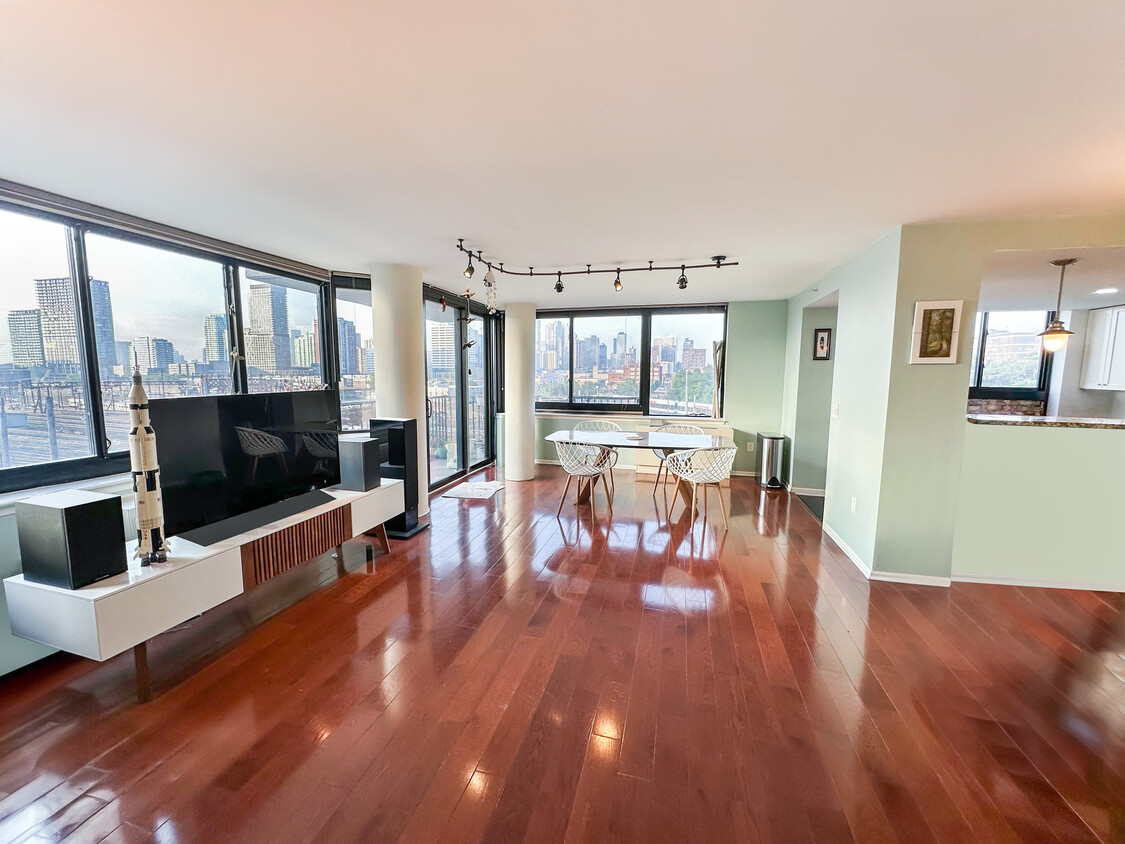 Living - 700 Grove St