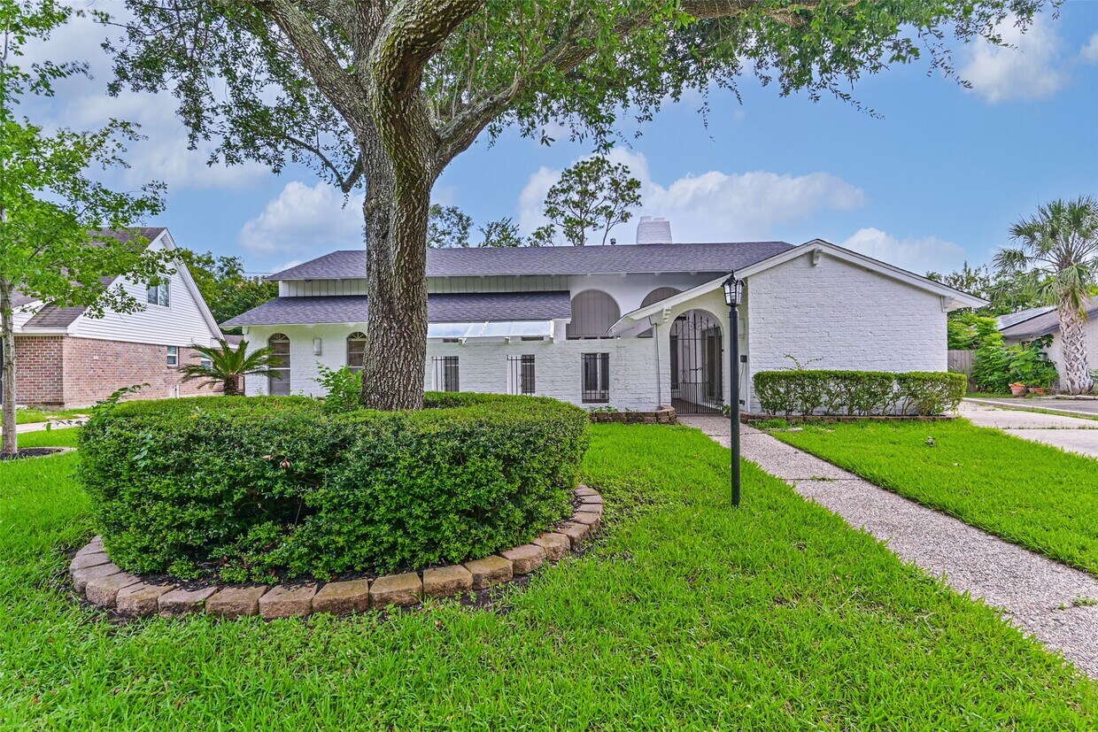 Primary Photo - 18330 Cape Bahamas Ln