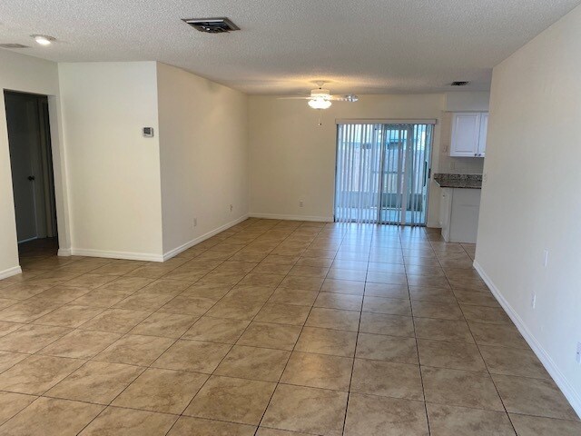 Foto del edificio - 1502 Fox Run Dr