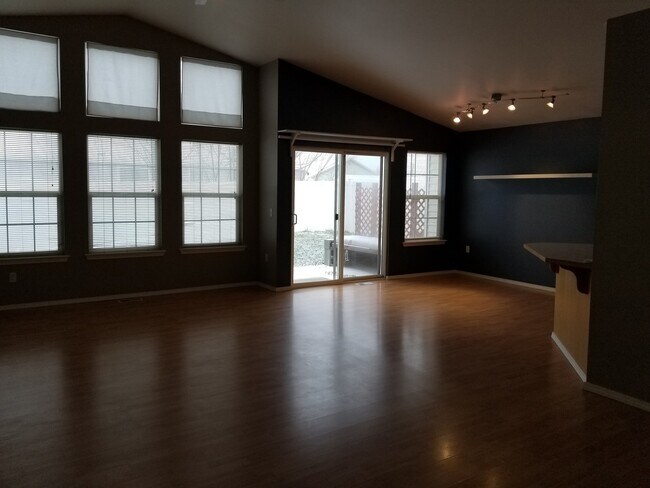 Foto del edificio - CHRISTMAS SPECIAL - FREE DECEMBER RENT and Pet Friendly in Ephrata
