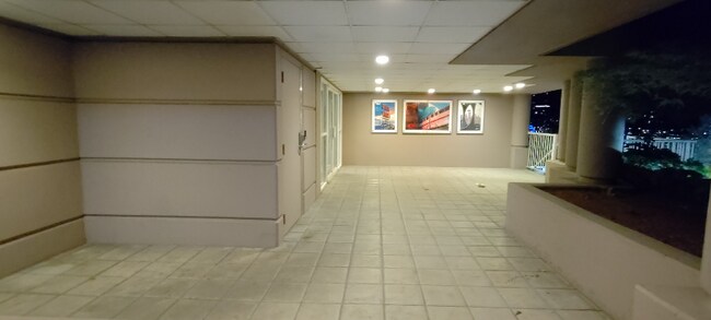 Building Photo - 530 Melrose Ave E