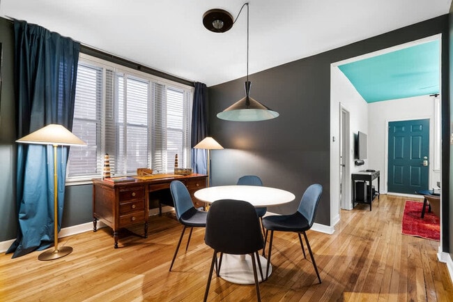 Foto del edificio - 3839 N Southport Ave