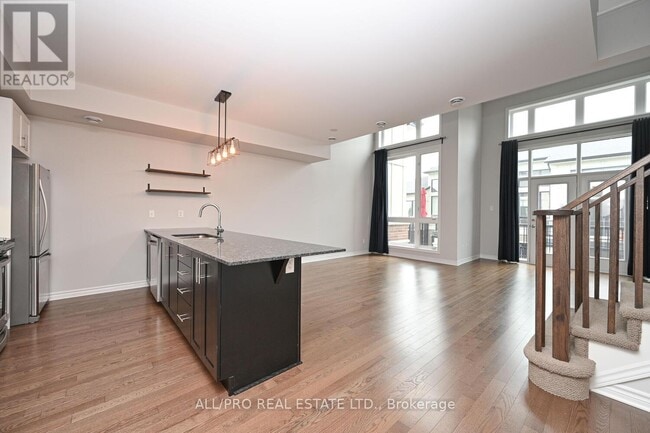 Building Photo - 216 Pembina Private