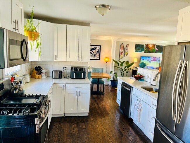 Building Photo - 129 Tupelo Ave