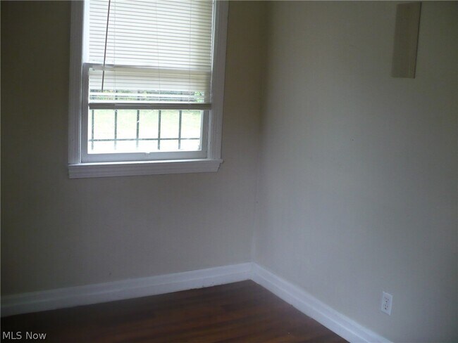 Building Photo - 3396 Tangent St