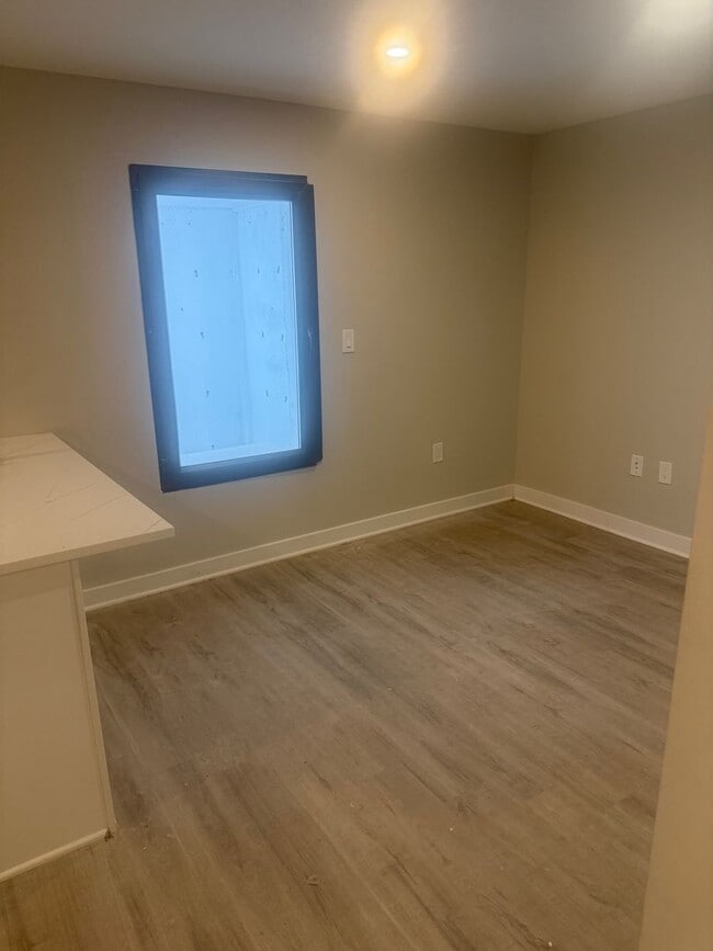 Foto del edificio - 1600 Marion Barry Ave SE