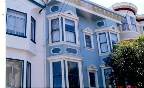 Primary Photo - 31-33 Ramona Ave