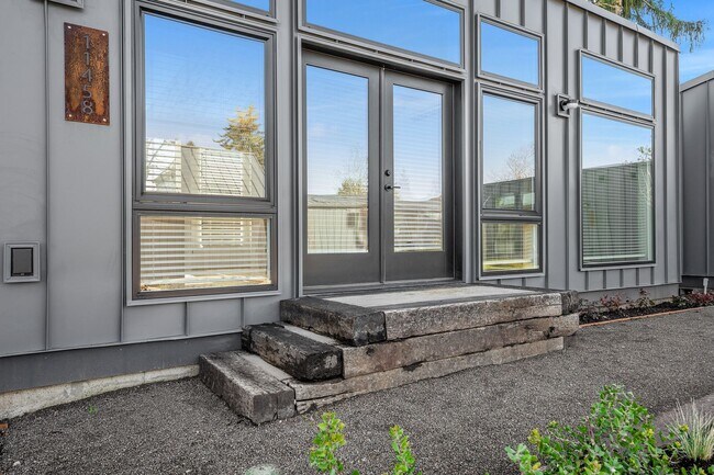 Building Photo - Morris Street Commons Modualr Living! 2/1 55+ Community Living!