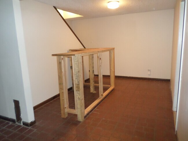 Building Photo - Shirley 2029