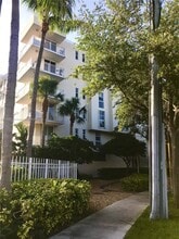 Building Photo - 16590 NE 26th Ave
