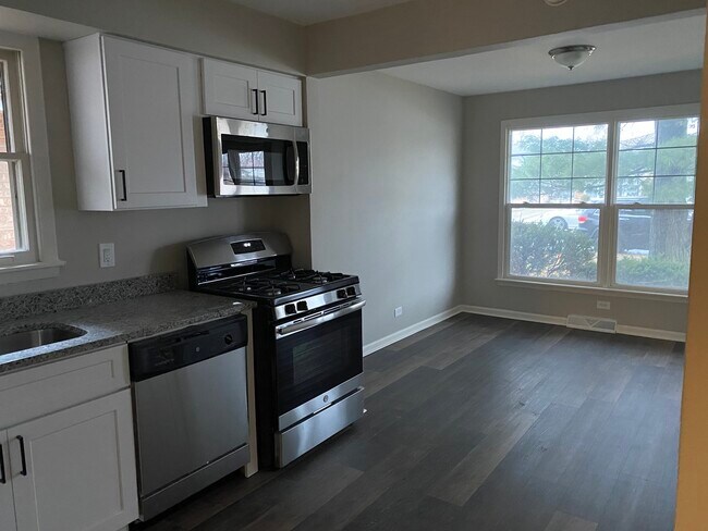 Building Photo - 14504 Murray Ave