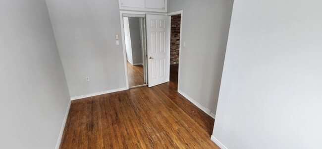 Building Photo - Beautiful 2 Bedroom in Leslievilel